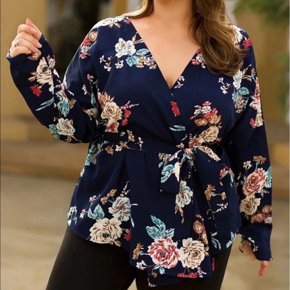 Plus navy floral print belted wrap blouse - Picture 4 of 4
